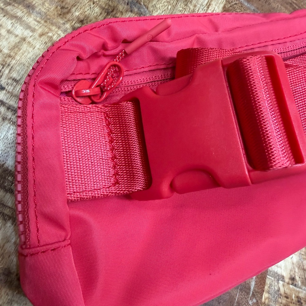 lululemon pink Everywhere Belt Bag - Picture 4 of 5